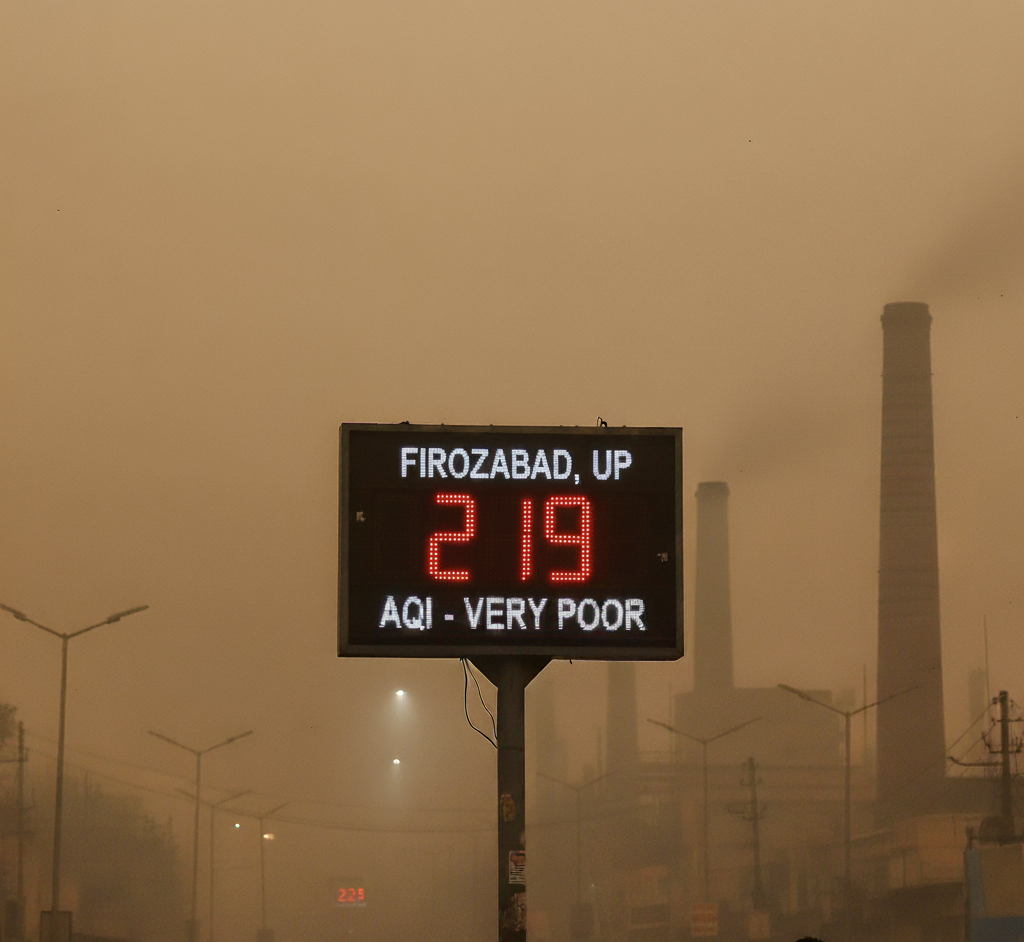 Firozabad का AQI-218: हवा में घुला ‘जहर’! 12 नवंबर 2025