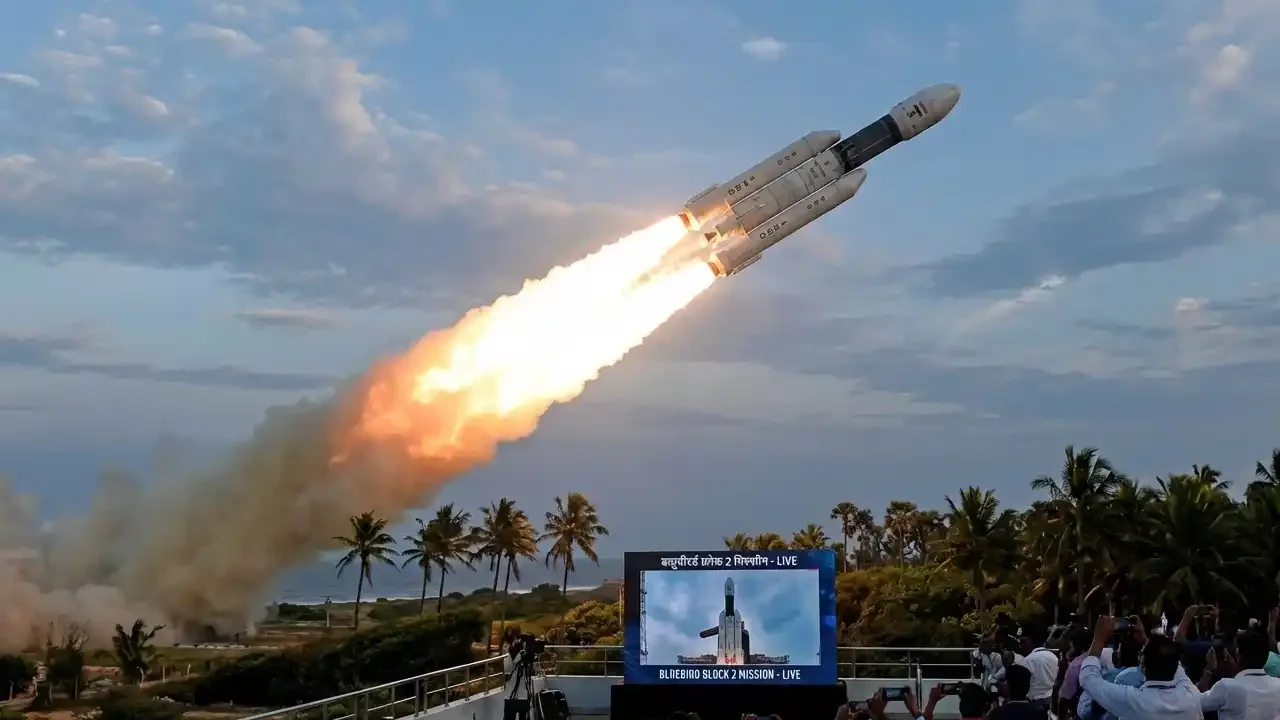 अंतरिक्ष से बरसेगा 5G: ISRO के 'Bluebird Block-2' मिशन के मायने और टेलीकॉम क्रांति का नया अध्याय